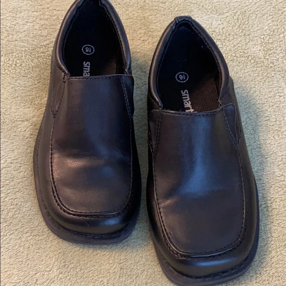 Smart Fit black shoes kids size 9 1/2 durable